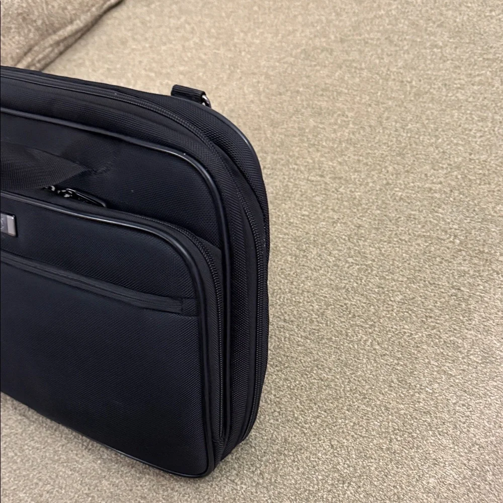 Kenneth Cole Reaction Laptop Business Travel Almost new